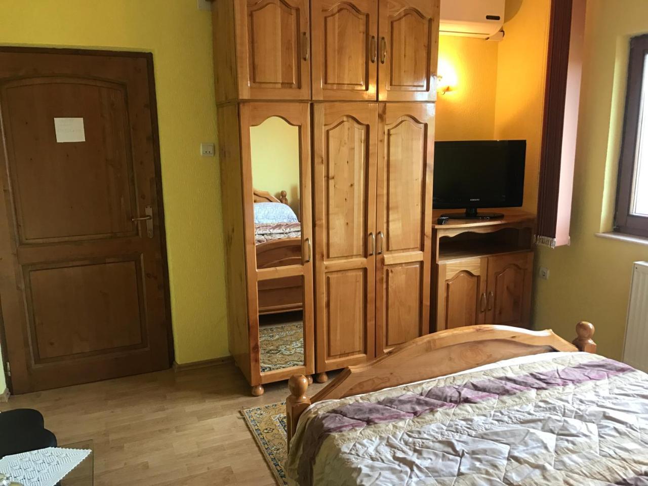 Vila La Izvor Petresti Zewnętrze zdjęcie